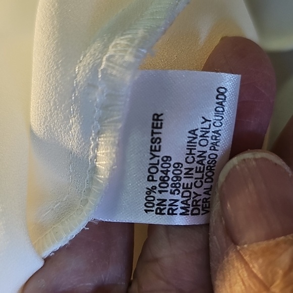 Alex Marie Elegant Cream V-Neck Blouse With Long Sleeves. Large - Picture 6 of 7